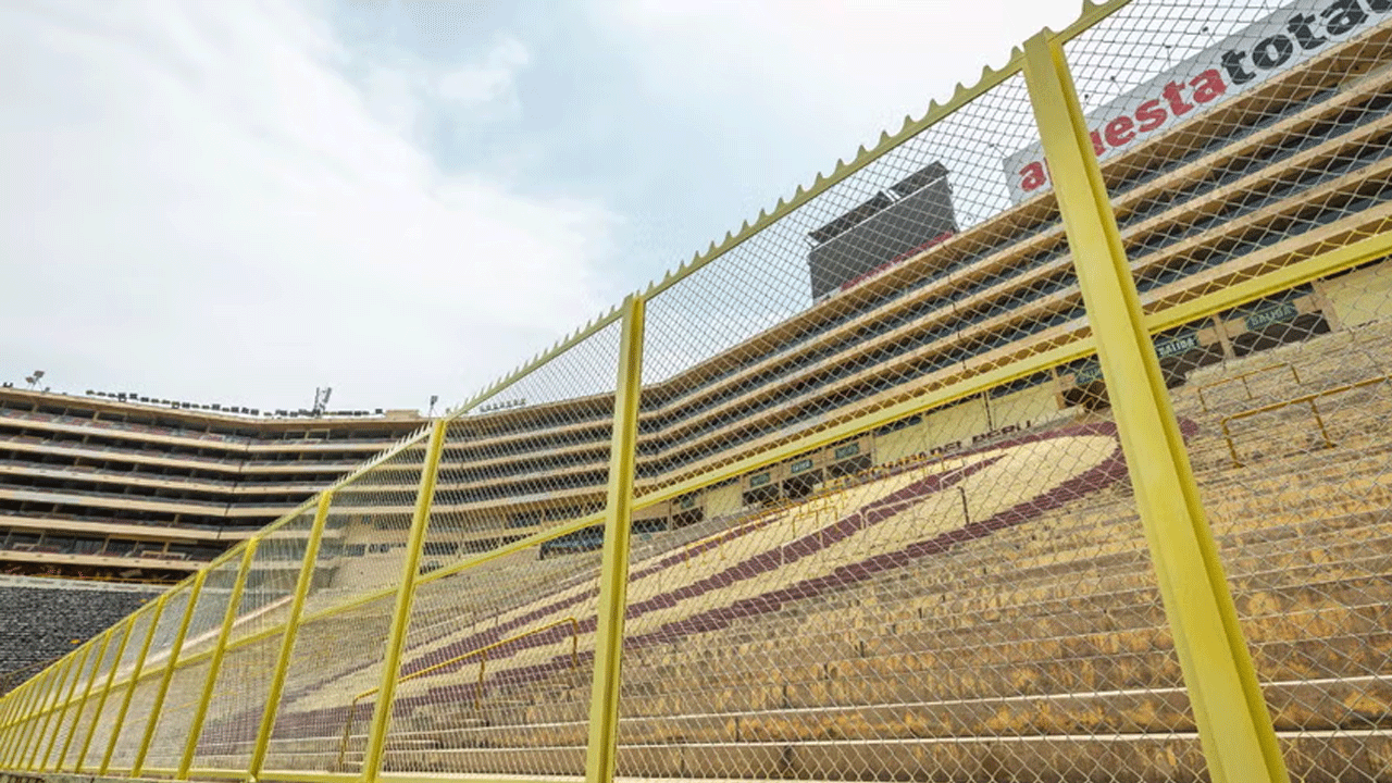 Universitario refuerza su fortaleza: renovó rejas perimetrales en el Monumental