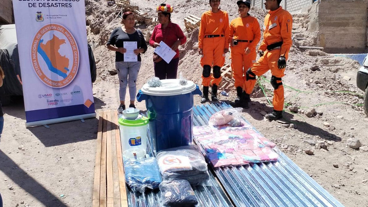 Moquegua: entregan ayuda a familias afectadas por incendio