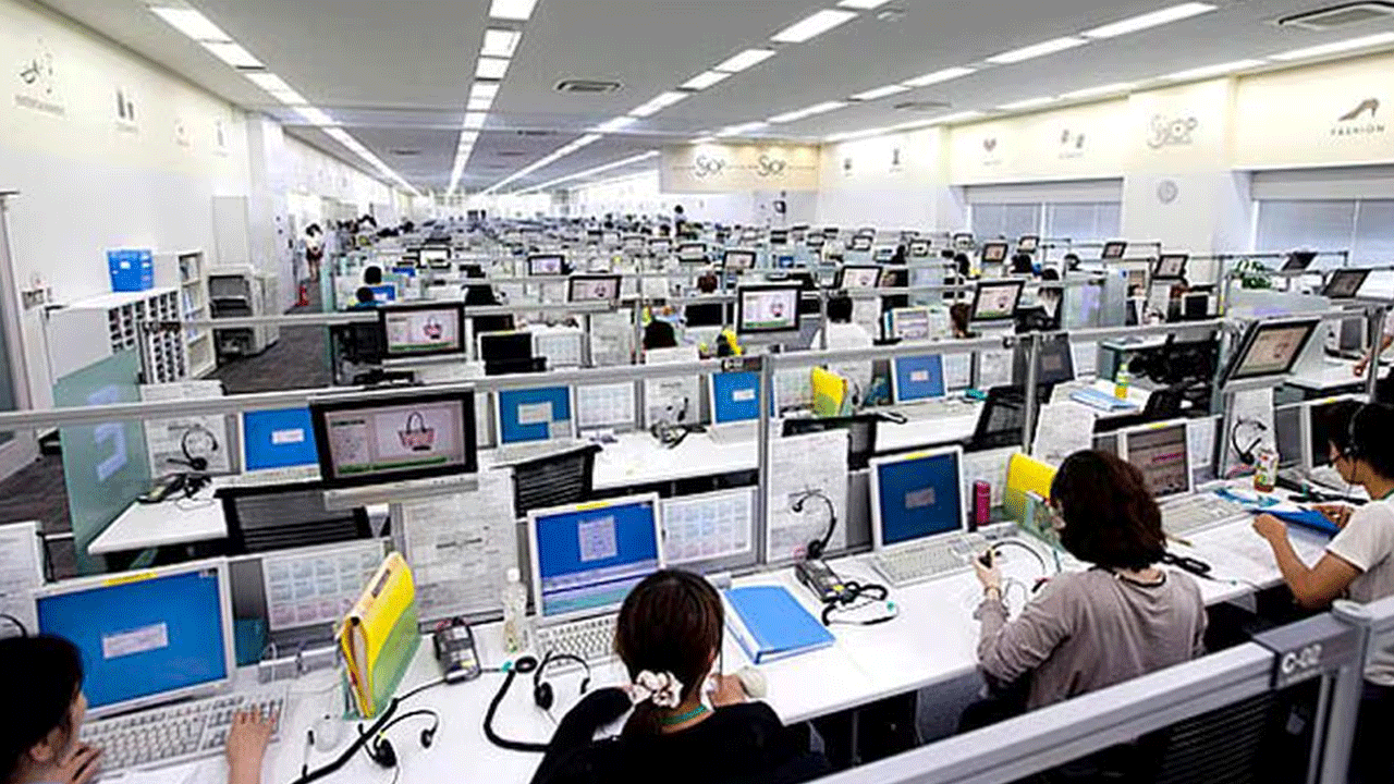 Call center lidera ranking de trabajos más rechazados por jóvenes en Perú, según IA