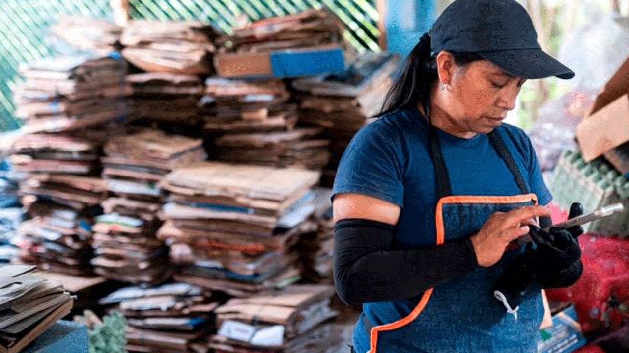 INEI: 67.7% de madres peruanas participa activamente en la economía del país