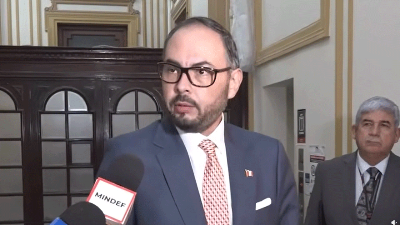 Ministro de Defensa responde por caso Huancavelica y compra de aviones F-16