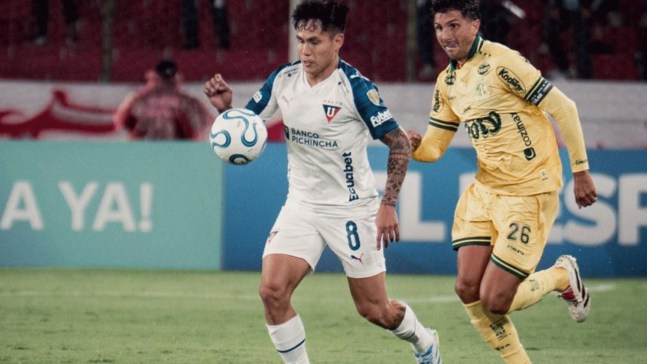 Pretell fue titular en triunfo de LDU por la Libertadores